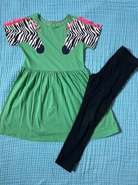 Mini Boden Green Zebra Appliqué Dress & Navy leggings